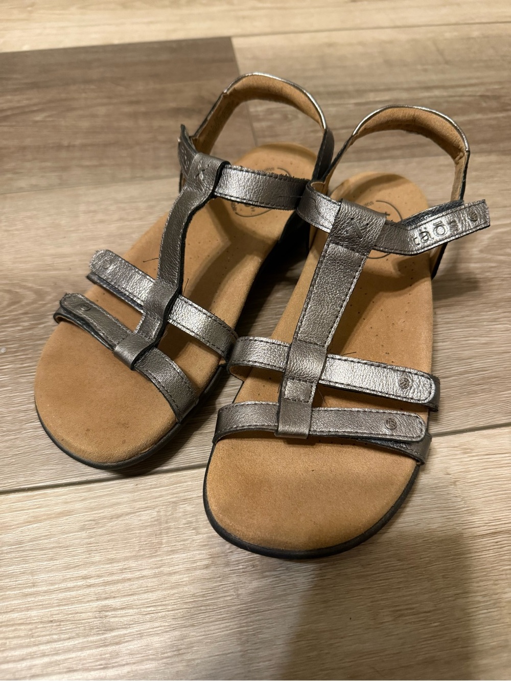 Taos Footwear Metallic Pewter Strappy T‑Bar Sandals